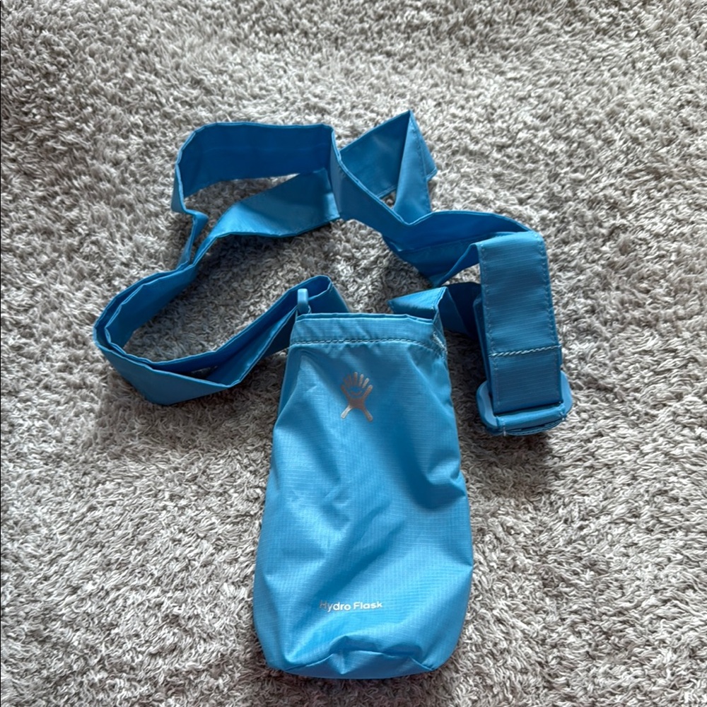 NWOT Hydro Flask Blue Small Packable Bottle sling Carrier